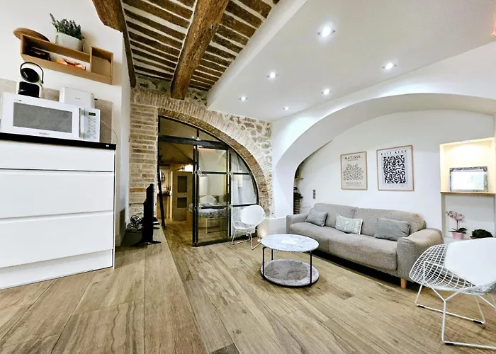 Le Bain Mediterraneen - Joli T2 Dans Le Vieil Apartment Antibes